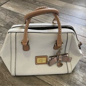 Guess Purse
Like new !